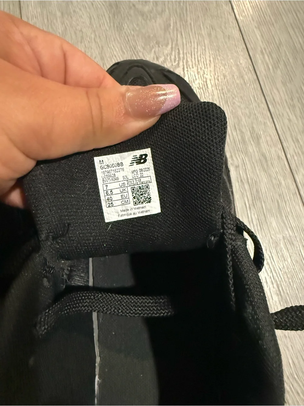 New Balance 9060 triple black size 7y